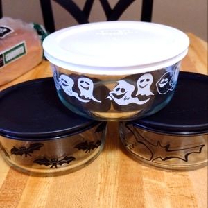 Pyrex Halloween bowls